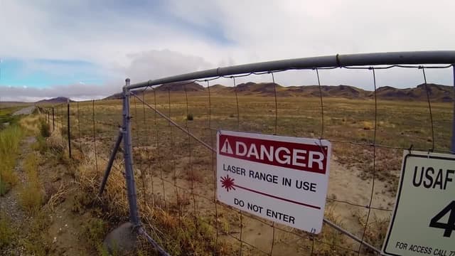 S01:E01 - Area 52