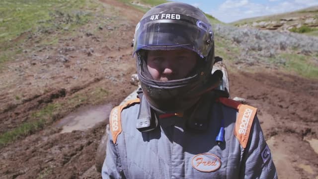 S07:E08 - Roadtrippin' a Race Truck