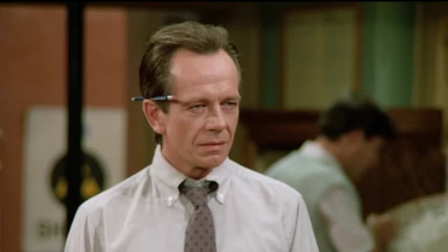 S03:E01 - All the News That Fits