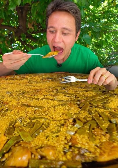 S01:E07 - Exploring Paella poster