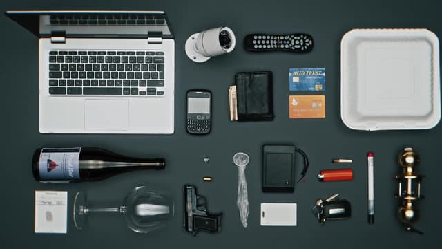 S01:E01 - The Jaguar Juggler