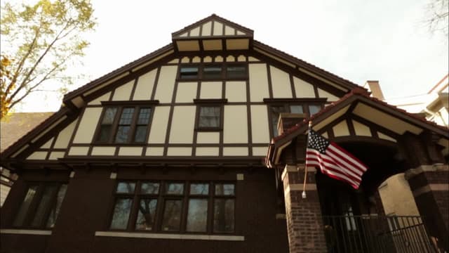 S06:E01 - A Grand Exterior