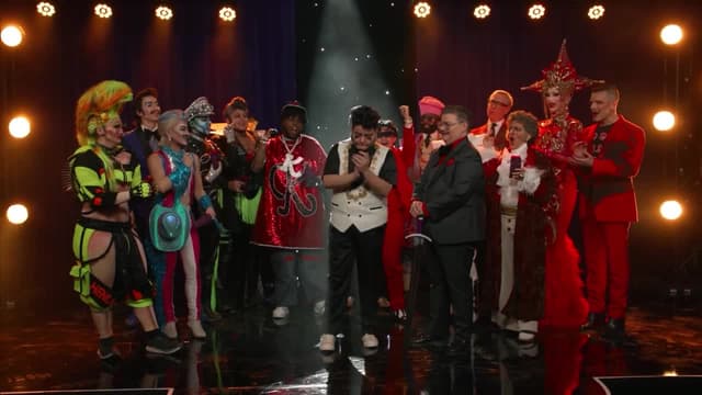 S01:E01 - Battle of the Boy Bands