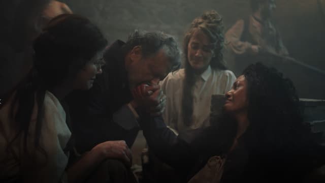 S01:E07 - Flores en las cenizas