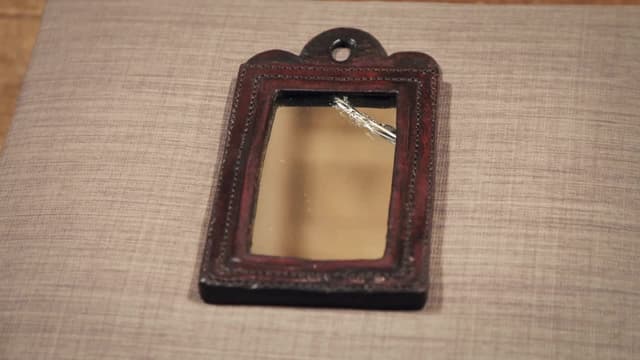 S05:E32 - Saxophone, Brass Kettle, WW1 Mirror
