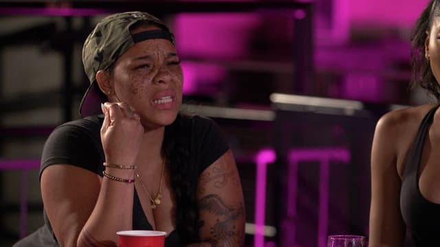 S07:E05 - Secrets, Snowcones, and Scuffles