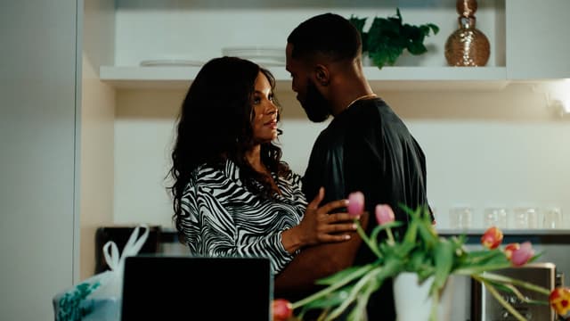 S02:E05 - Miss You Much