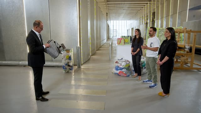 S01:E01 - Perspirology