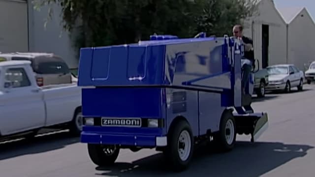 S02:E01 - Zamboni