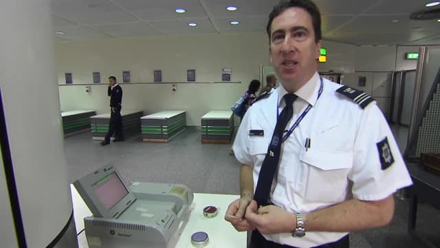 S03:E12 - Don’t Judge a Book by Its Cover