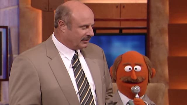 S36:E17 - Elmo and Zoe Claim a Ball