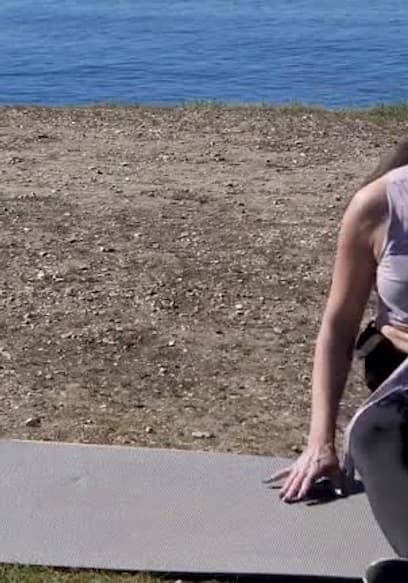 S01:E11 - 15 Min Abs Routine - Day 11 poster