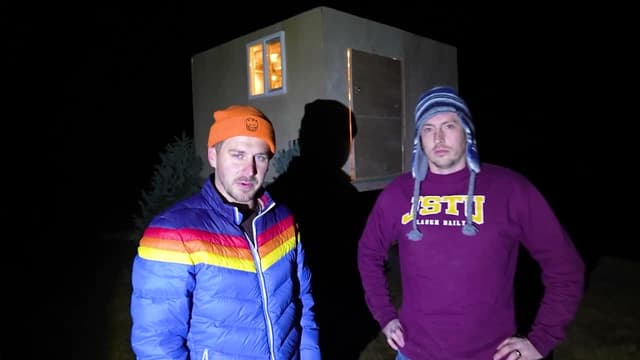 S01:E10 - Overnight Survival in the World's Highest Treehouse