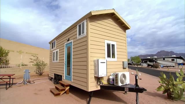 S04:E20 - Family Shops Tiny and Mobile in Phoenix, Arizona