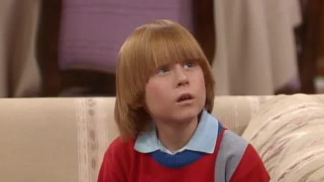 S08:E818 - The Photo Club