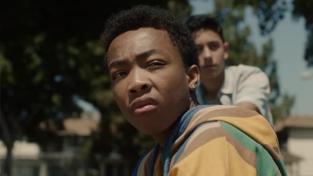 S04:E01 - Strangers