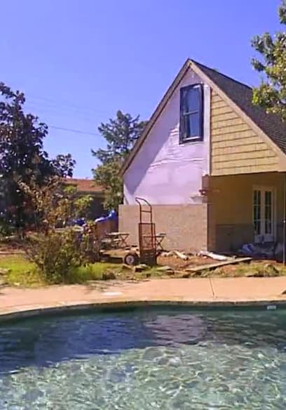 S08:E03 - Tiny Pool House poster
