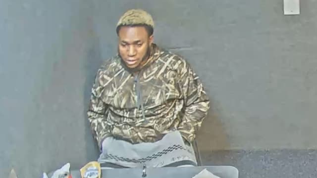 S01:E14 - Triple Murder Mystery