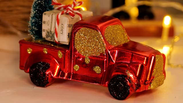 S05:E13 - Insanely Simple Christmas Hacks