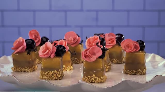 S02:E01 - Cake, Glorious Cake