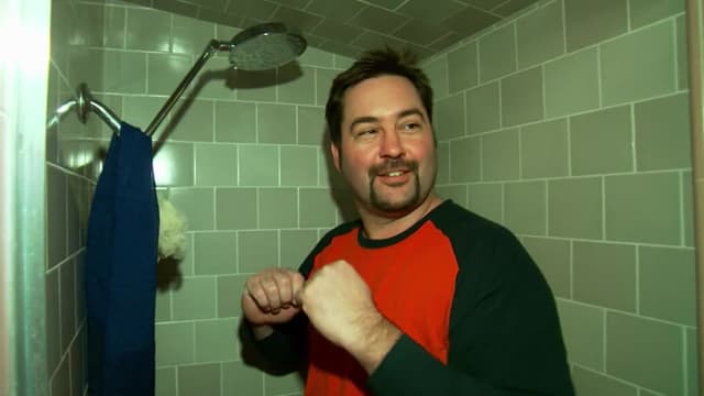 S01:E03 - White Hot Master Bathroom