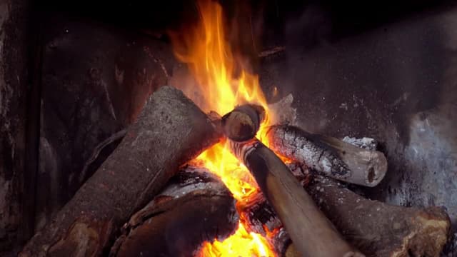 S02:E201 - Happy Halloween Fireplace