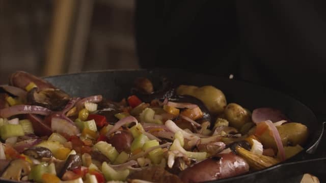 S01:E01 - Surf & Turf Medley