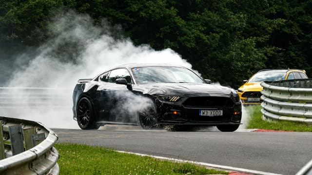 S01:E08 - Nürburgring Marathon: Big Fails & Fast Laps