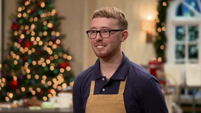 S02:E03 - Santa's Day Off