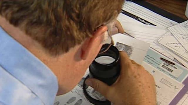 S01:E10 - Diary of a Serial Arsonist / The Lost Clue