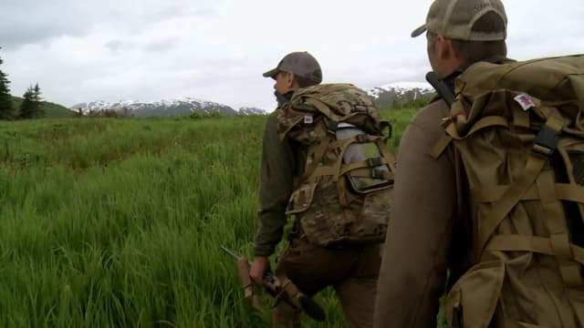 S04:E18 - Bear With Seal: Alaska Bear Hunt Part 2