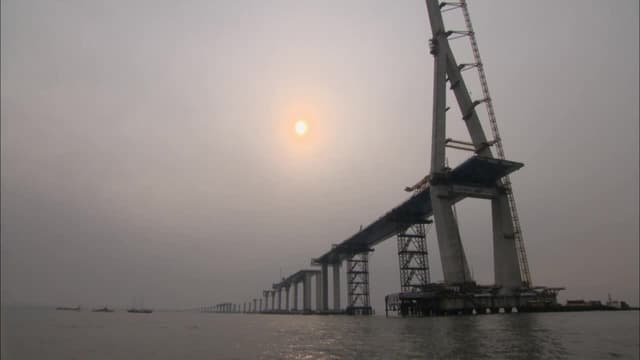 S04:E05 - Blockbuster Bridge - Incheon Bridge