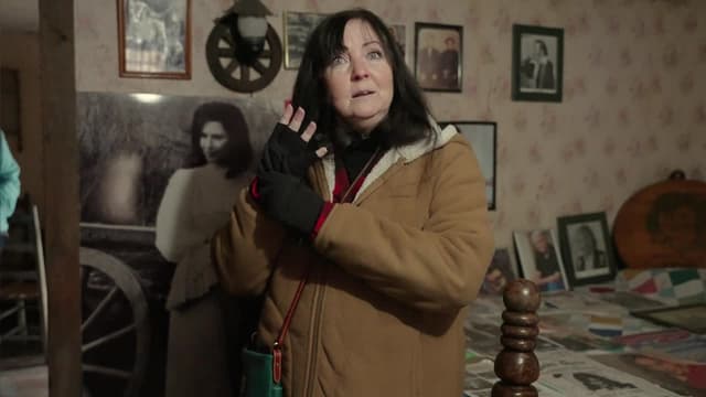 S01:E01 - We Visited Loretta Lynn's Childhood Home