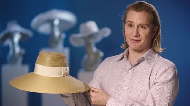 S01:E01 - Fashion Roots