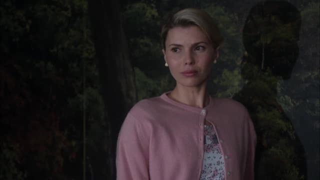 S03:E05 - Living in the Shadow