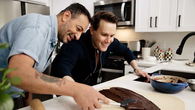 S01:E05 - Burgers and Babka: Viral Sensations