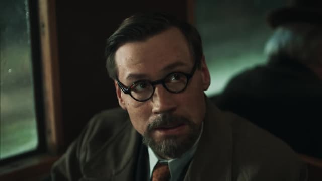 S01:E01 - Max