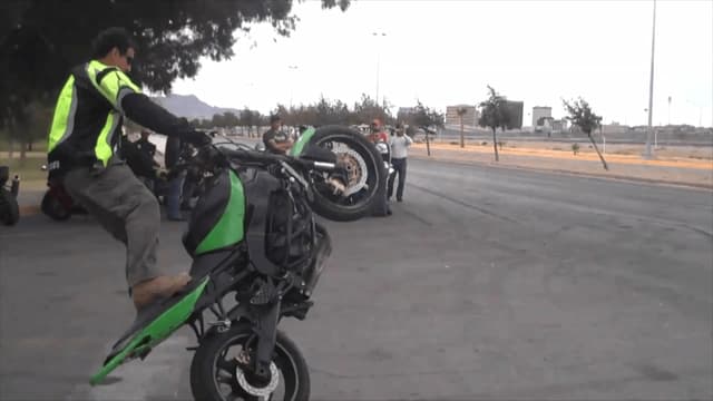 S01:E01 - Let's Get This Show on the Road