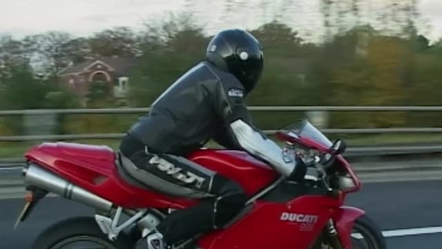 S01:E01 - Super Sports Bikes