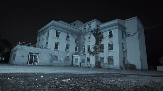 S02:E14 - Old Hospital on College Hill