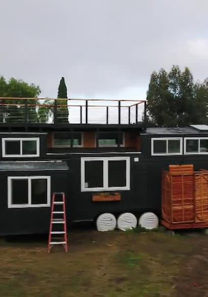 S05:E03 - Pushing the Tiny House Limits poster
