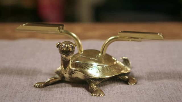 S05:E03 - POW Satchel, Spy Catcher's Clock and Sea Serpent Pen Holder