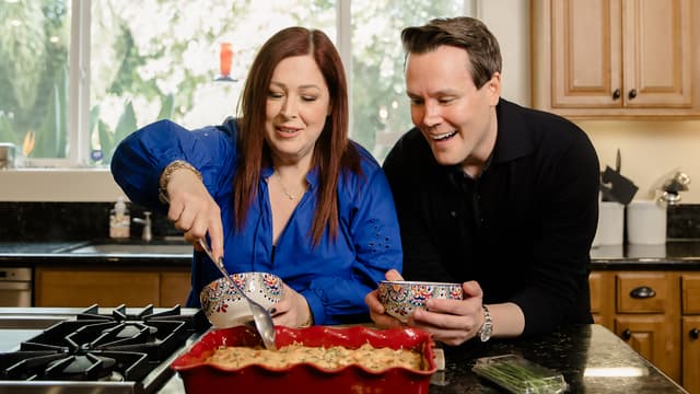 S01:E03 - Carnie Wilson: Rock Royalty's Infamous Mac and Cheese