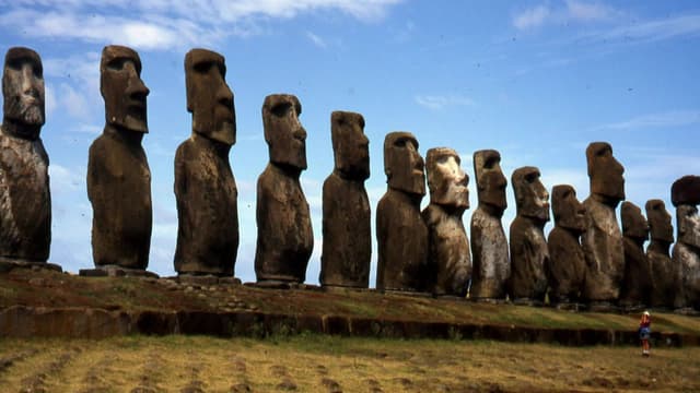 S08:E98 - Mysterious Structures