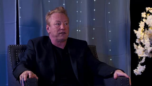 S01:E02 - Vegas Resident Headliner