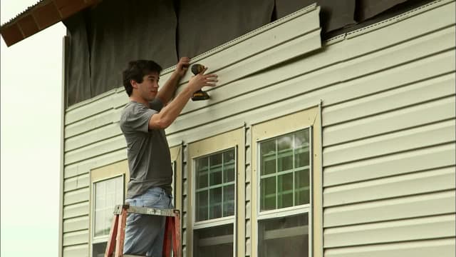 S01:E04 - Student's Tiny Farmhouse