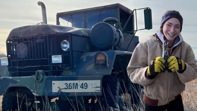 S01:E09 - Rescuing an Abandoned Military Truck on the Farm