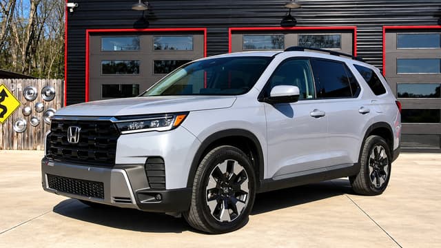 S01:E08 - Honda Pilot Elite: A Refined Three-Row Family SUV