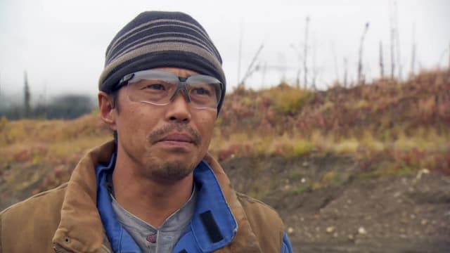 S02:E07 - All That Glitters Is Not Gold