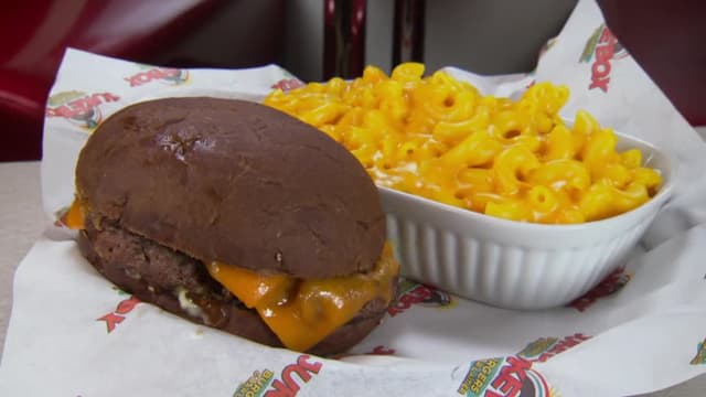 S04:E14 - Jukebox Burgers & Bar Laitier, Squeal Bar-B-Q, Campegnolo Roma